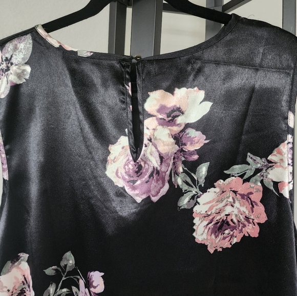 Black flowered silk top - Picture 2 of 3